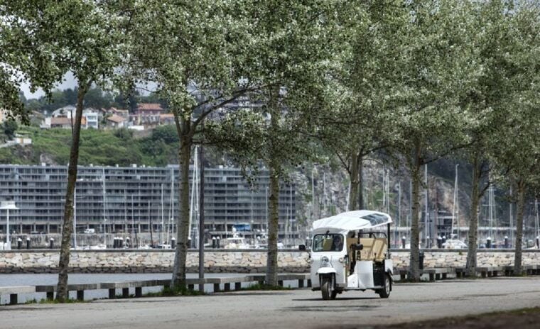 Porto: Private Sightseeing Tour by Electric Tuk Tuk - The Experience of Riding a Tuk Tuk