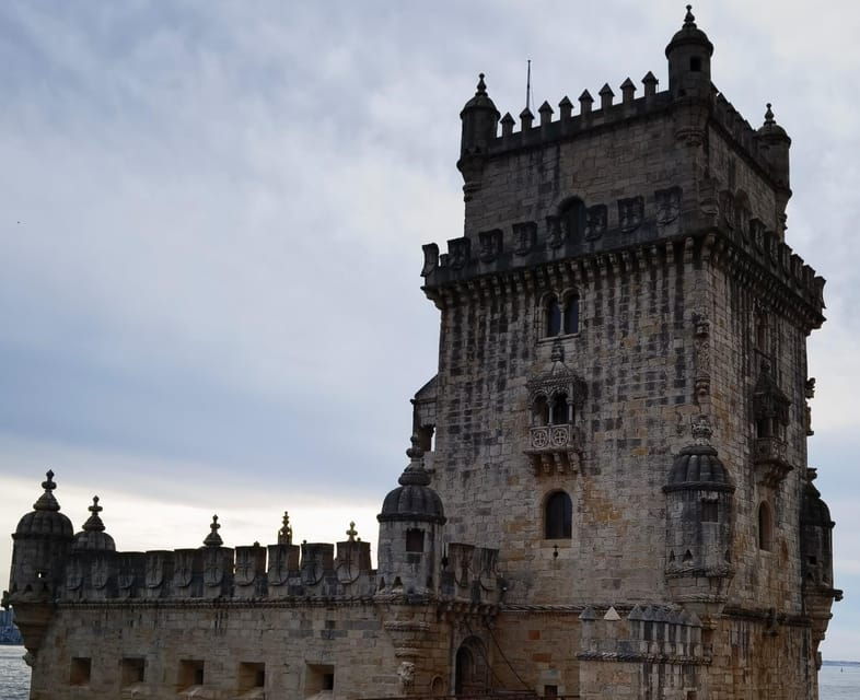 Porto Private Tour 2H - The Experience of Transport and Comfort