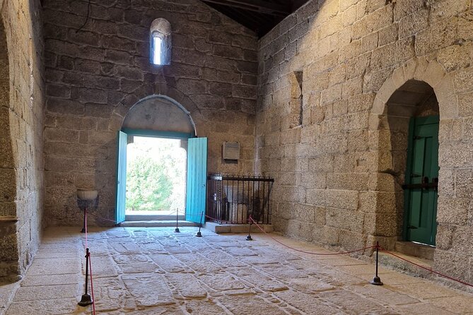 Porto: Private Tour to Braga and Guimarães With Lunch and Visits - Itinerary Highlights