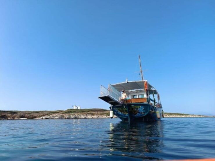 Porto Rafti: East Attica Cruise With Swims, Sunset, & Drinks - Included Amenities