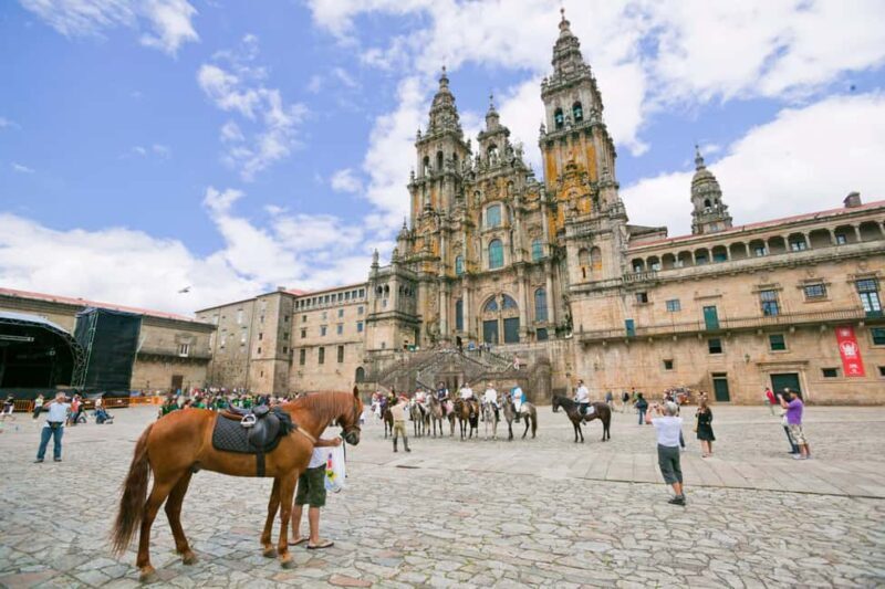 Porto: Santiago de Compostela and Valença do Minho Day Tour - Lunch and Free Time in Santiago