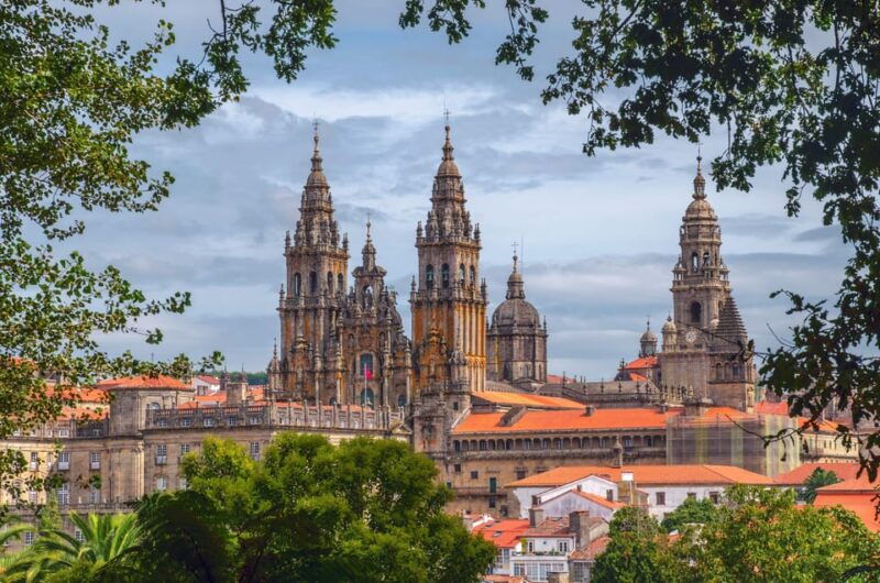 Porto: Santiago De Compostela and Valença Do Minho Day Tour - Exploring Santiago De Compostela