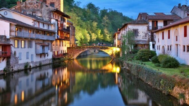 Porto: Santiago De Compostela & Viana Do Castelo Tour - Experience