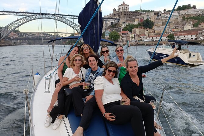 Porto: Single Party on a Charming Sailboat With Welcome Drink - Inclusions