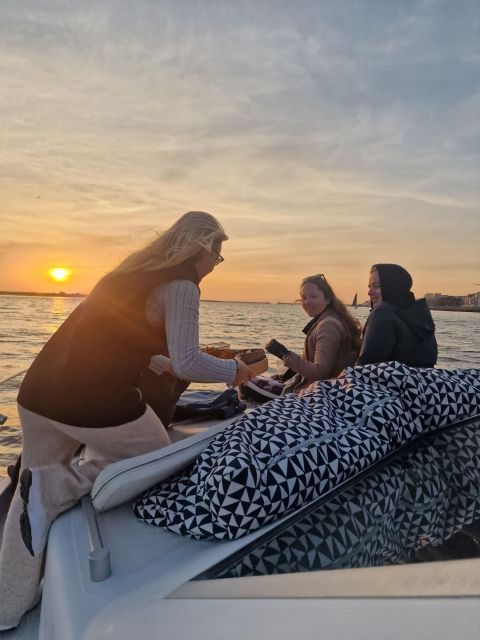Porto: Sunset Boat Trip With Welcome Drink - Inclusions