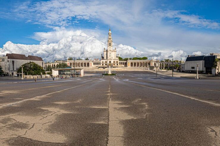 Porto: Touristic Transfer to Lisbon, Stops Until 3 Cities - Aveiro: Venice of Portugal