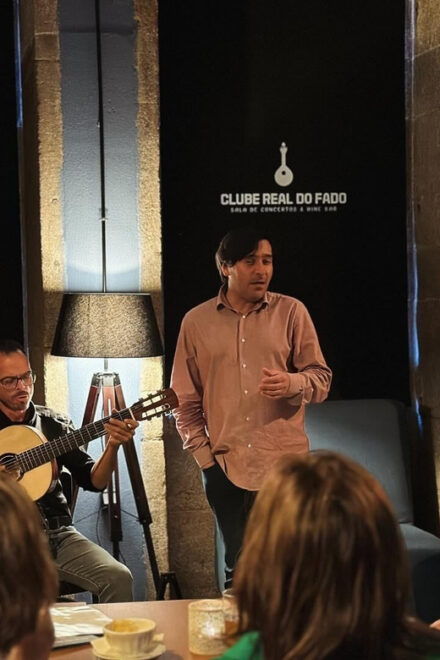 Porto: Traditional Fado Show - Venue and Ambiance