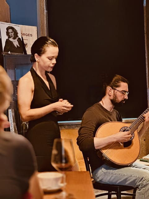 Porto: Traditional Fado Show with Welcome Drink - The Performance: Heart and Voice