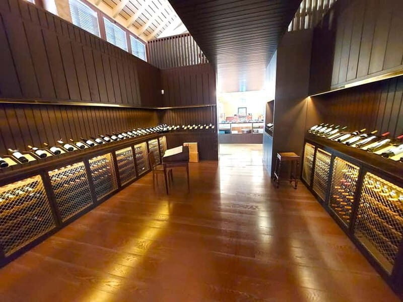 Porto: Wine Tastings (Green Wine) & Lunch & Porto Old Tour - FAQs