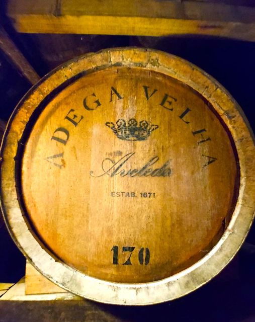 Porto: Wine Tastings (Green Wine) & Lunch & Porto Old Tour - Vineyard Visit