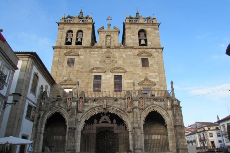 Porto:Braga & Guimarães Small-Group Full Day Tour with lunch - Lunch: A Hearty Taste of Regional Portugal