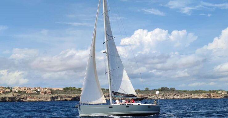 Portocolom: Half-Day Sailing Trip With Tapas and Drinks - Good To Know