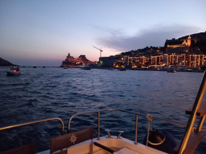 Portovenere: Islands Sunset Boat Trip With Dinner on Board - Detailed Tour Itinerary
