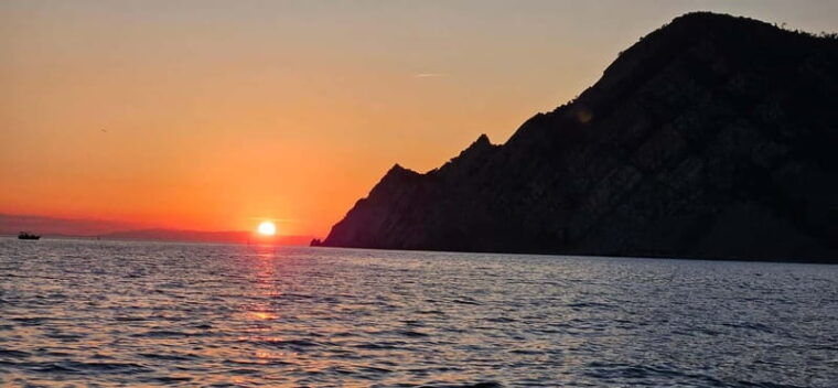 Portovenere: Sunset Boat Tour with Aperitivo - Practical Details and What to Expect