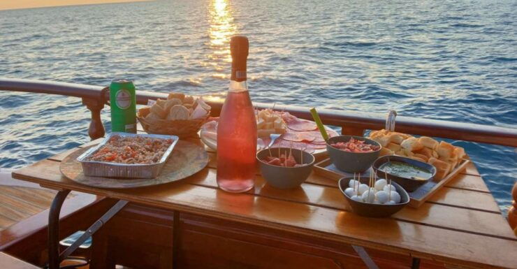 Portovenere: Sunset Cruise With Aperitif and Dinner - Sunset Cruise Overview