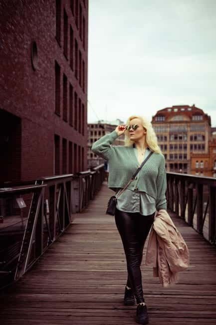 Portrait shoot in Hamburg your private walk with a professional photographer - Delivery and Photos