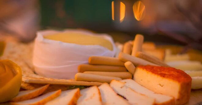 Portuguese Cheeses Tasting in Porto Antique Store - Experience Highlights