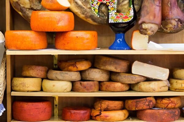 Portuguese Cheeses Tasting in Porto Antique Store - Local Cuisine Recommendations