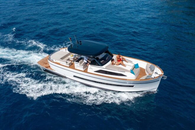 Positano: Boat Tour of Capri With Drinks and Snacks - Important Information