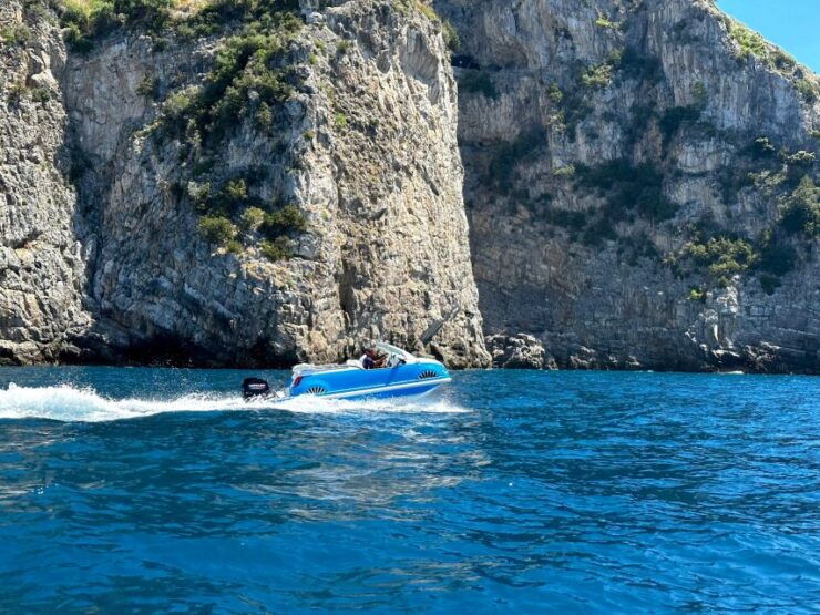 Positano: Private Cruise in Italian Classic 500 Boat - Experience
