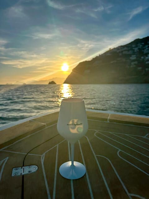 Positano: Shared Sunset Cruise - Amenities and Onboard Offerings