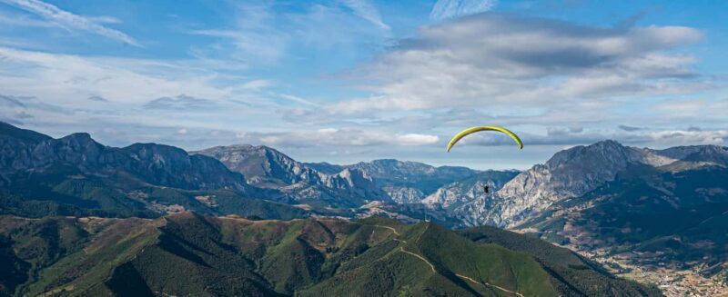 Potes: Paragliding in the Picos de Europa with professional pilots - An In-Depth Look at the Experience