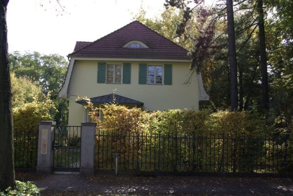 Potsdam-Babelsberg: 5-Hour Tour Film History by VW Bus - Why Choose This Tour