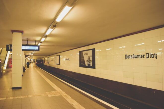 Potsdam: Express Walk With a Local in 60 Minutes - Full Description