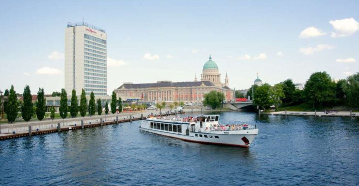Potsdam: Palace Tour by Boat - Experience Highlights