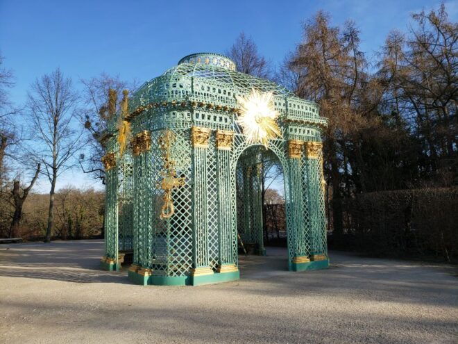 Potsdam: Private Bus Tour With Sanssouci Palace Park Walk - Full Description of the Tour