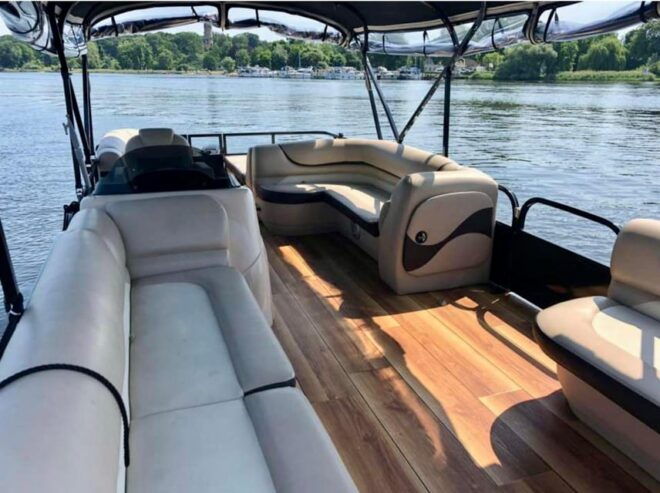 Potsdam: Rent a License-Free Boat for up to 14 PAX - Meeting Point