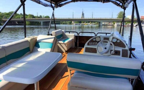 Potsdam: Rent a License-Free Boat for up to 8 PAX - Nearby Amenities and Parking