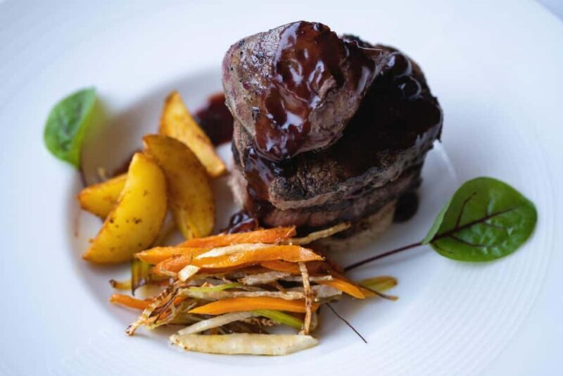 Pozna: Romantic Italian Dinner with Live Music and Wine - Practical Details and Considerations