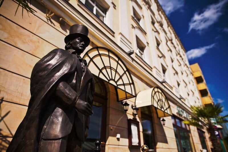 Pozna: Romantic Italian Dinner with Live Music and Wine - The Value for Your Money