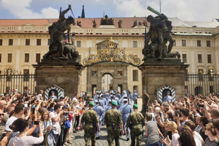 Prague: 1-Hour Castle Tour With Fast-GET Admission Ticket - Tour Duration and Flexibility