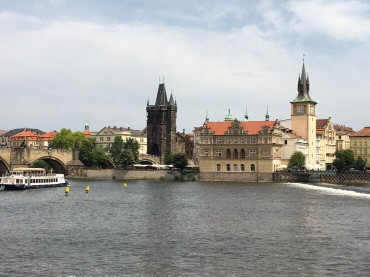 Prague: 1-Hour Vltava River Cruise - Experience Highlights