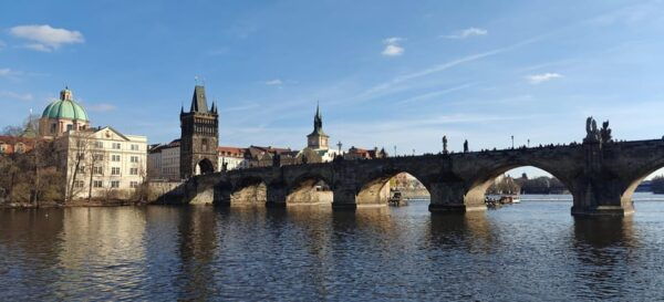Prague: 2-Hour Historic Boat Cruise With Delicious Lunch - Scenic Highlights