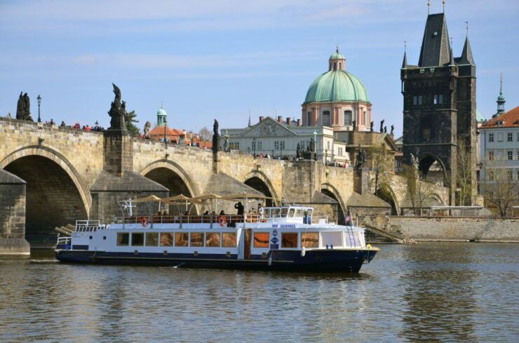 Prague: 2-Hour Lunch Cruise on the Vltava River - Activity Details