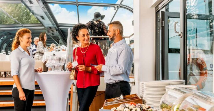 Prague: 2-Hour Walking Tour and Boat Cruise With Lunch - Itinerary Highlights