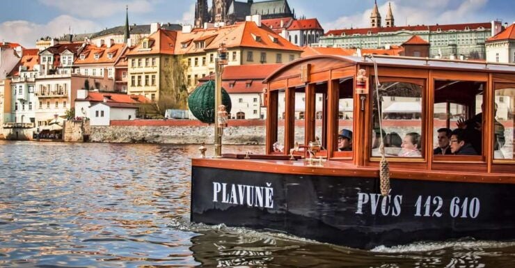 Prague: 45-Minute Historical River Cruise and Refreshments - Tour Highlights