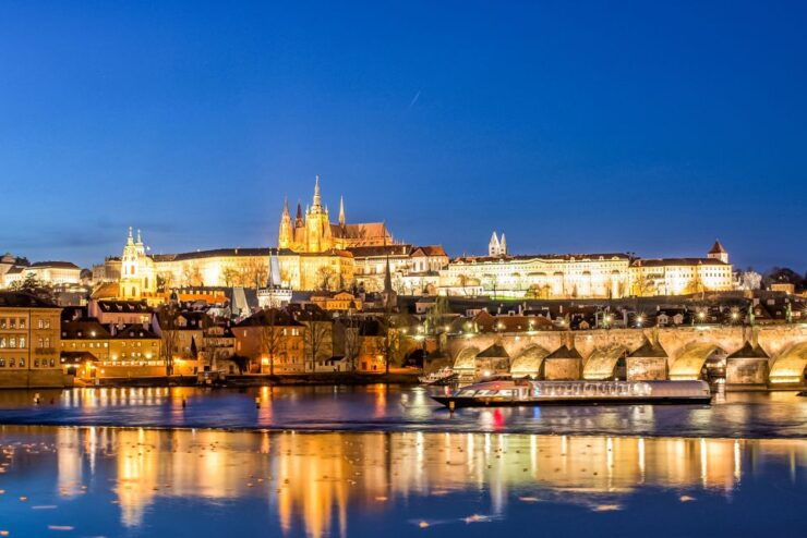 Prague: 50-Minute Sightseeing Evening Cruise - Starting Location and Itinerary Highlights