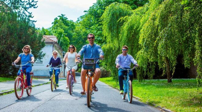 Prague: 7 Best Viewpoints of Prague E-Bike Tour - Old Town Square