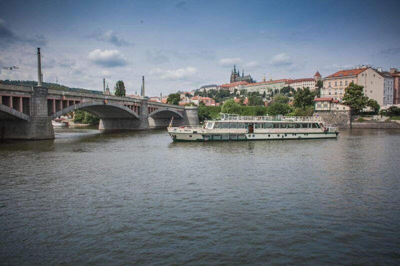 Prague: An unforgettable 2-hour cruise on the Vltava River. - Practical Details and Tips