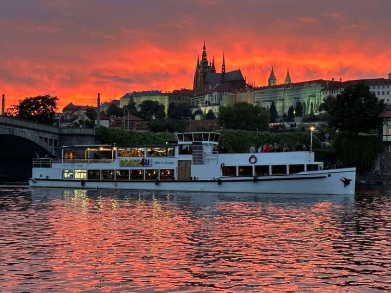 Prague At Dusk: 1-Hour Historic Boat Tour with Commentary - Good To Know
