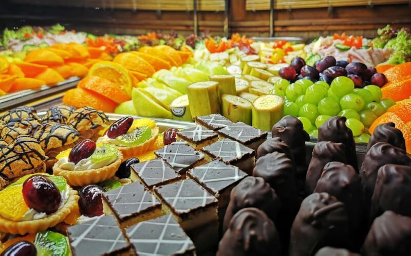 Prague At Dusk: 1-Hour Historic Boat Tour with Commentary - Value and Booking Considerations