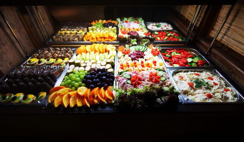 Prague At Dusk: 1-Hour Historic Boat Tour with Commentary - Who Is This Tour Best For?