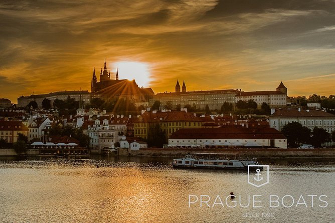 Prague Boats 1-hour Cruise - Experience Features