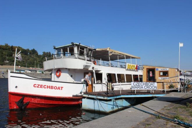 Prague by Night: 2-Hour Dinner Cruise With Live Music - Scenic Highlights Along the Vltava