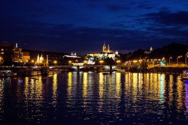 Prague by Night: 2-Hour Dinner Cruise With Live Music - Additional Services Available