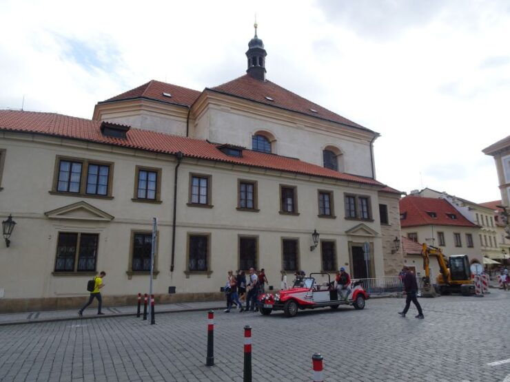 Prague Castle Self-Walking Tour & Scavenger Hunt - Experience Highlights During the Tour
